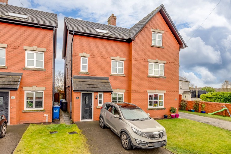 Preston Road, Standish, WN6