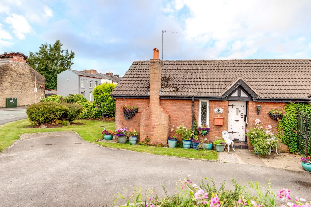 Almond Brook Road, Standish, WN6