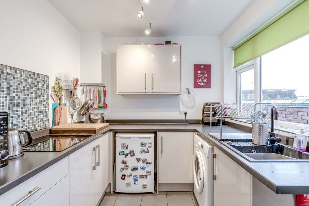 Warrington Road, Abram, WN2