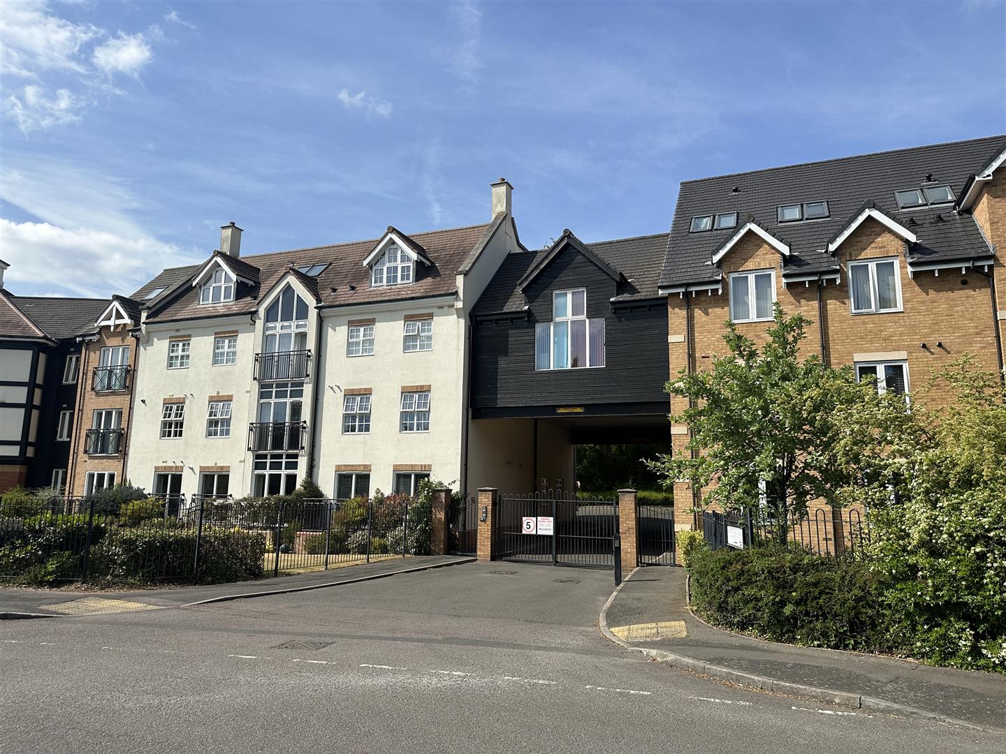 Flat 74, Hermitage Court, Honeywell Close,