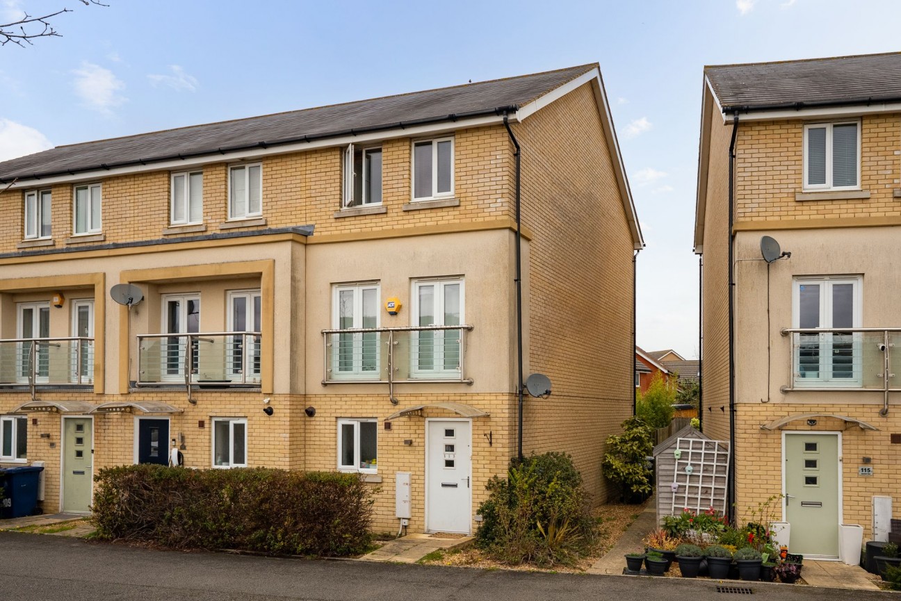 Lancaster Gate, Upper Cambourne, CB23