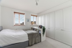 Lancaster Gate, Upper Cambourne, CB23