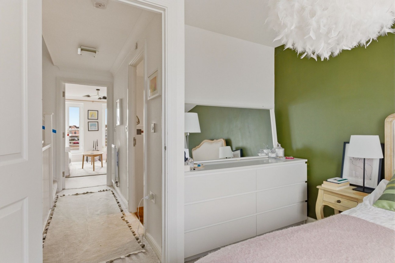 Lancaster Gate, Upper Cambourne, CB23