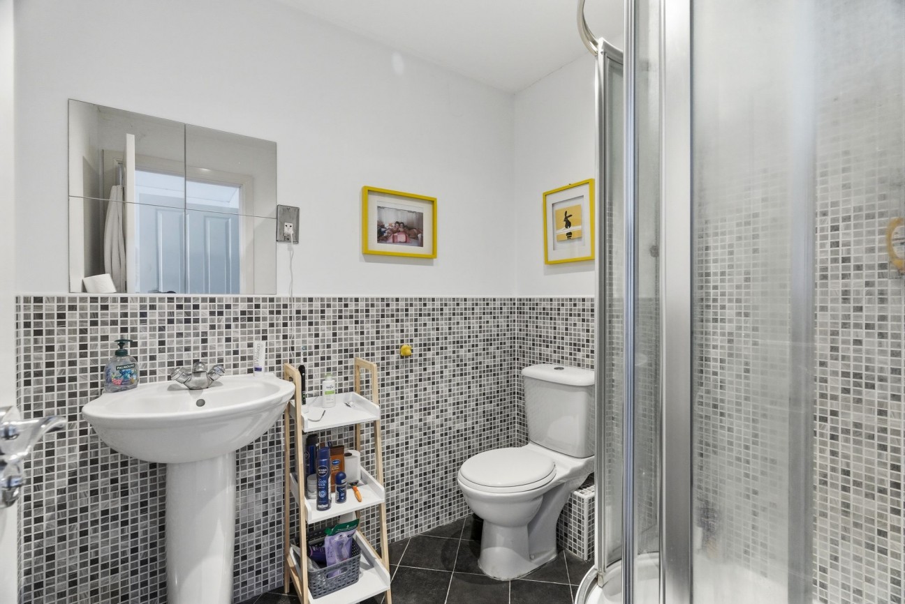 Lancaster Gate, Upper Cambourne, CB23