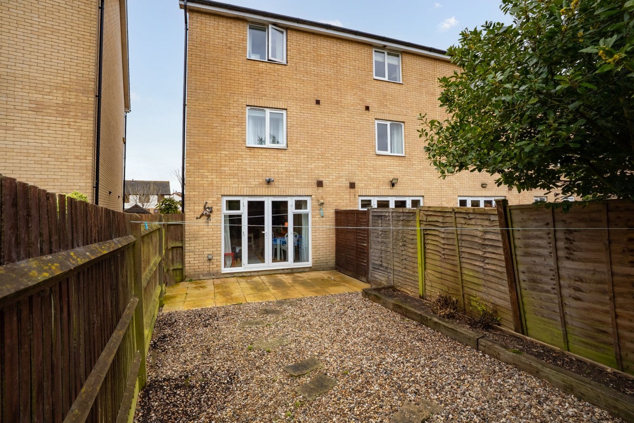 Lancaster Gate, Upper Cambourne, CB23