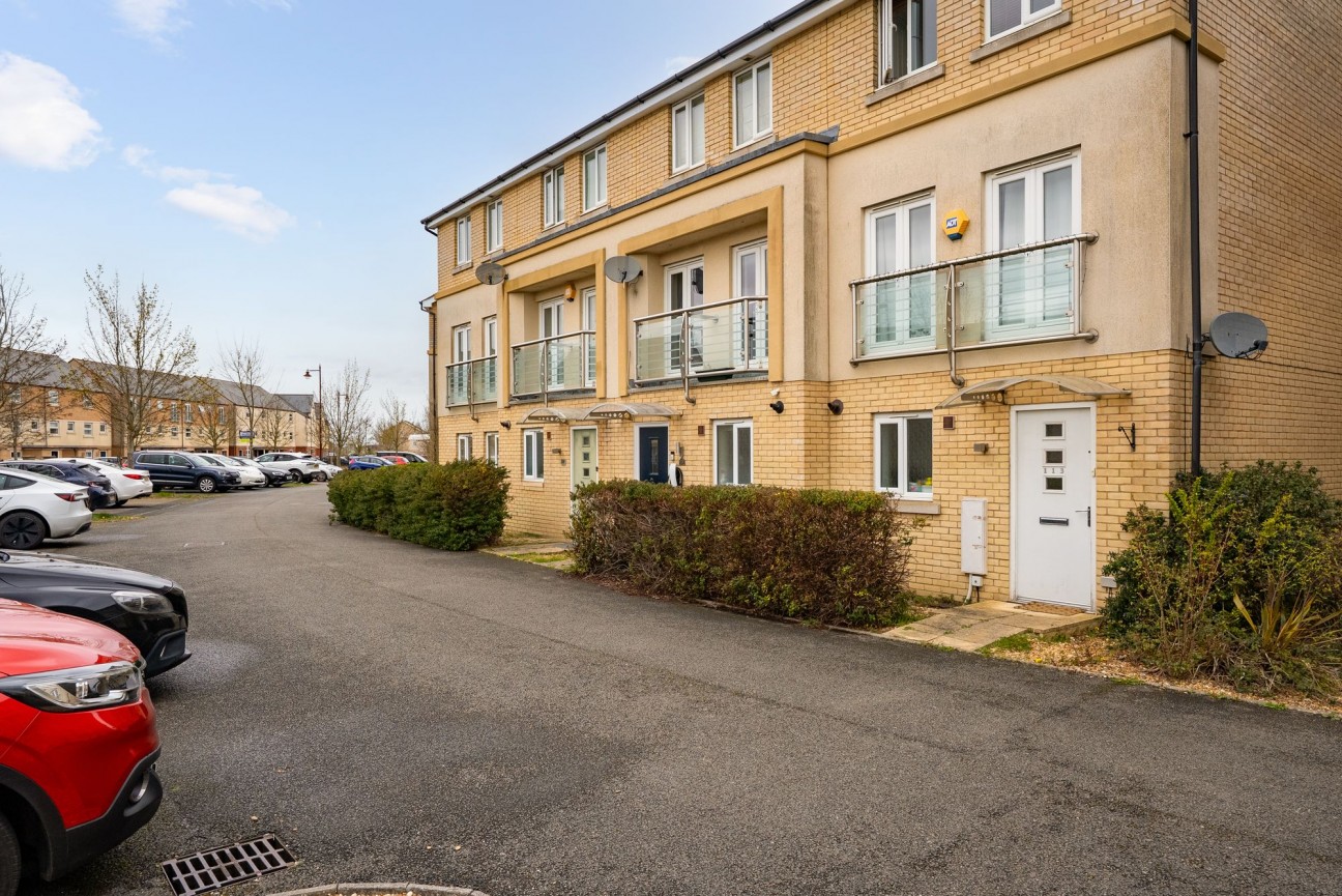 Lancaster Gate, Upper Cambourne, CB23