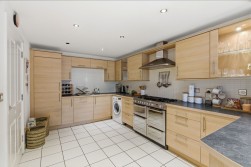 Lancaster Gate, Upper Cambourne, CB23