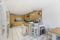 Lancaster Gate, Upper Cambourne, CB23