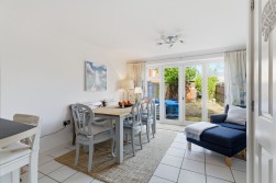 Lancaster Gate, Upper Cambourne, CB23