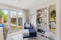 Lancaster Gate, Upper Cambourne, CB23