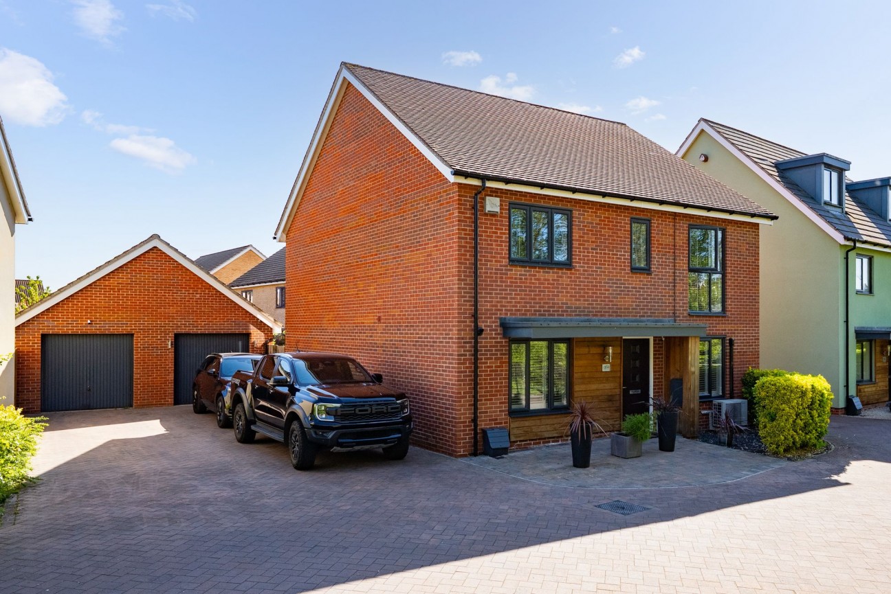 Gladiator Road, Upper Cambourne, CB23