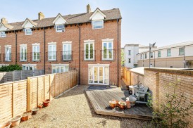 Broad Street, Great Cambourne, CB23