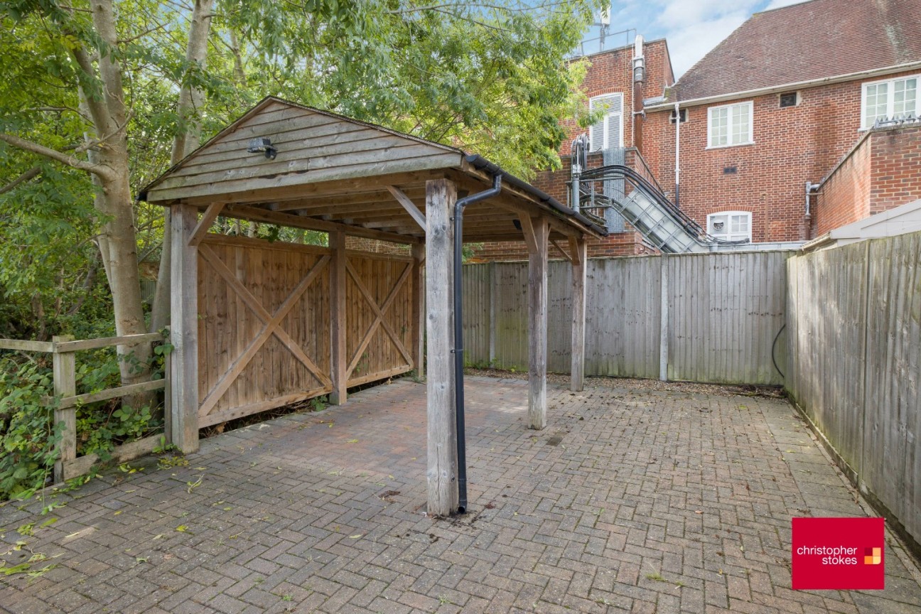 Alexis Row, High Road, Broxbourne, Hertfordshire, EN10 7FJ