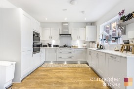 Elmer Close, Hoddesdon, Hertfordshire, EN11 8FS