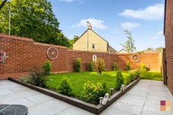 Elmer Close, Hoddesdon, Hertfordshire, EN11 8FS