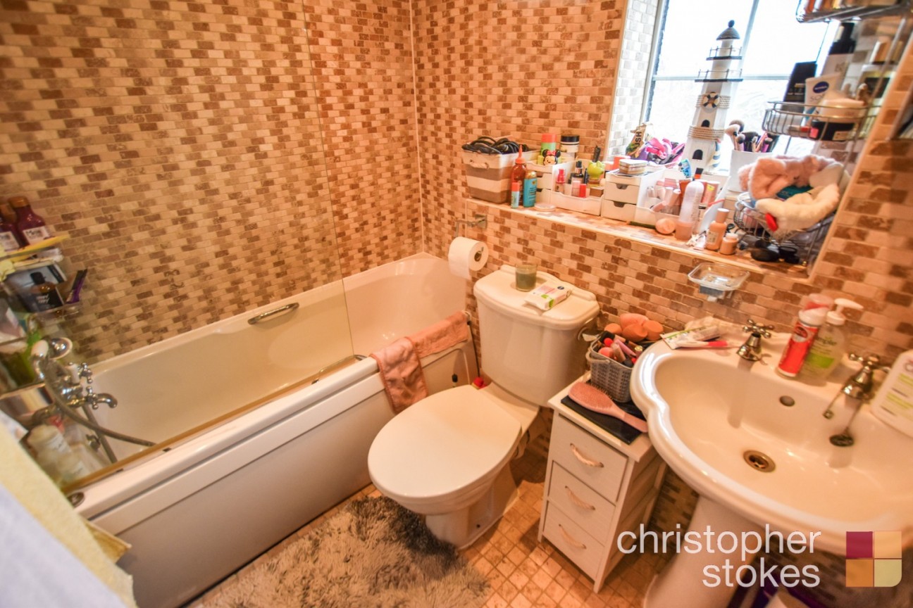 Glen Luce, Turners Hill, Cheshunt, Waltham Cross, Hertfordshire, EN8 8NW