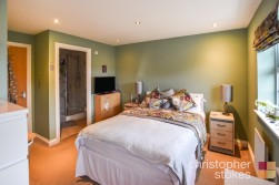 Glen Luce, Turners Hill, Cheshunt, Waltham Cross, Hertfordshire, EN8 8NW