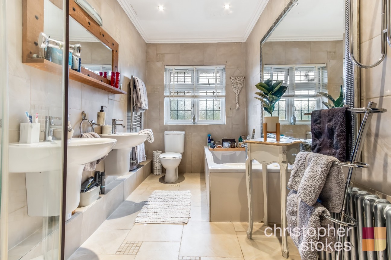 Dig Dag Hill, Cheshunt, Hertfordshire, EN7 6NS
