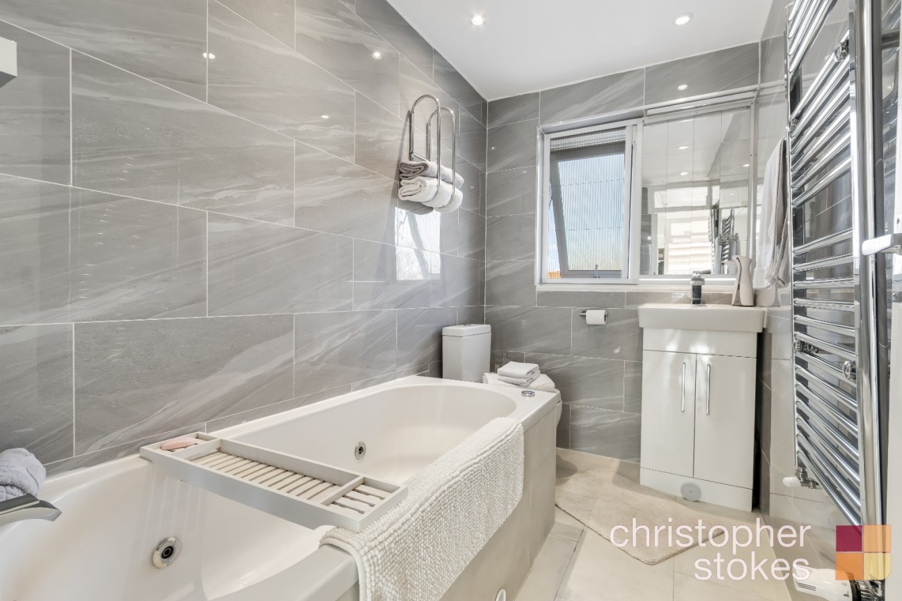 Westfield Close, Waltham Cross, Hertfordshire, EN8 7EY