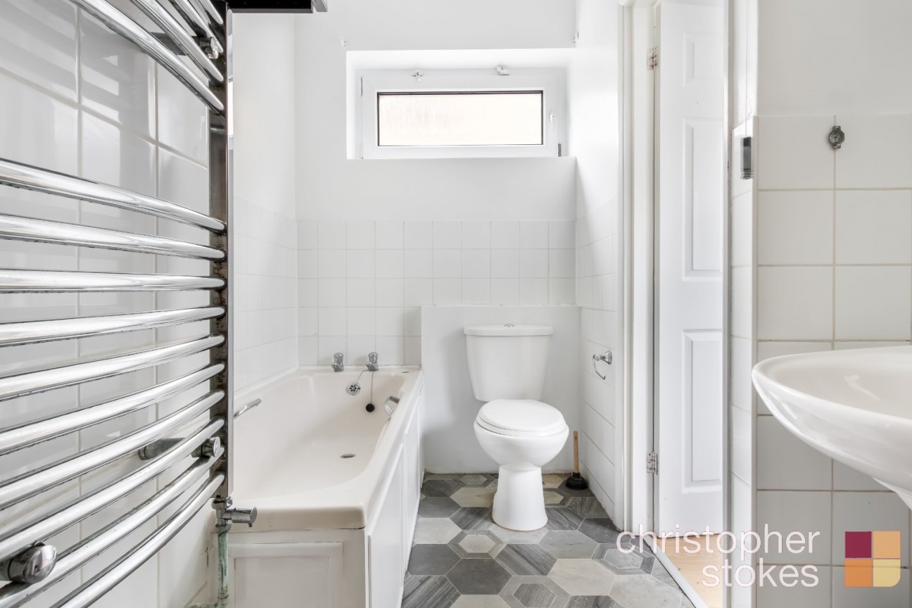 Turners Hill, Cheshunt, Hertfordshire, EN8 9DD