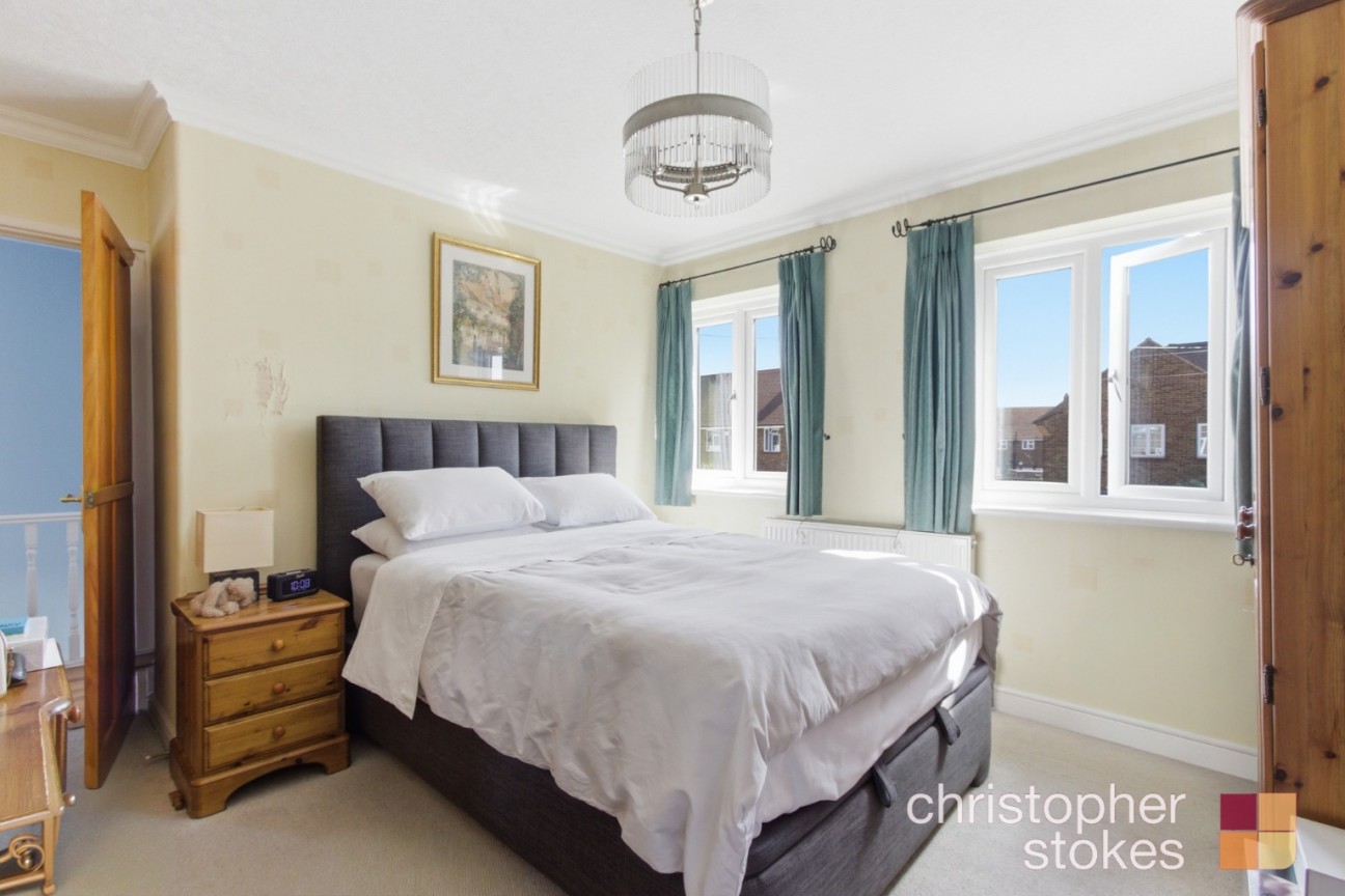 Sterling Avenue, Waltham Cross, Hertfordshire, EN8 8DE