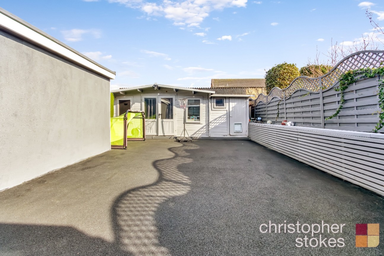 Holmesdale, Waltham Cross, EN8 8QY