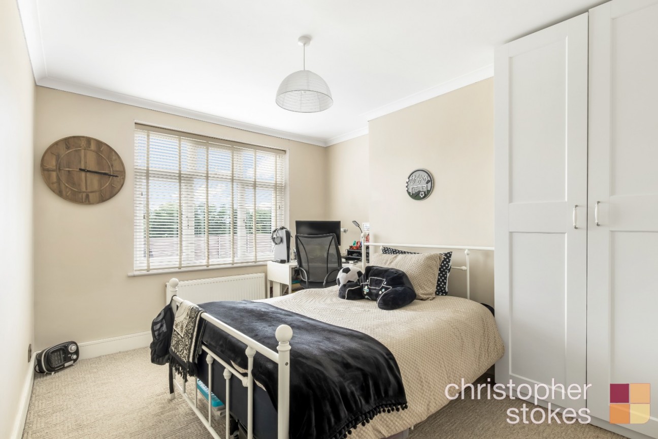 Bullsmoor Way, Waltham Cross, Greater London, EN8 8HN