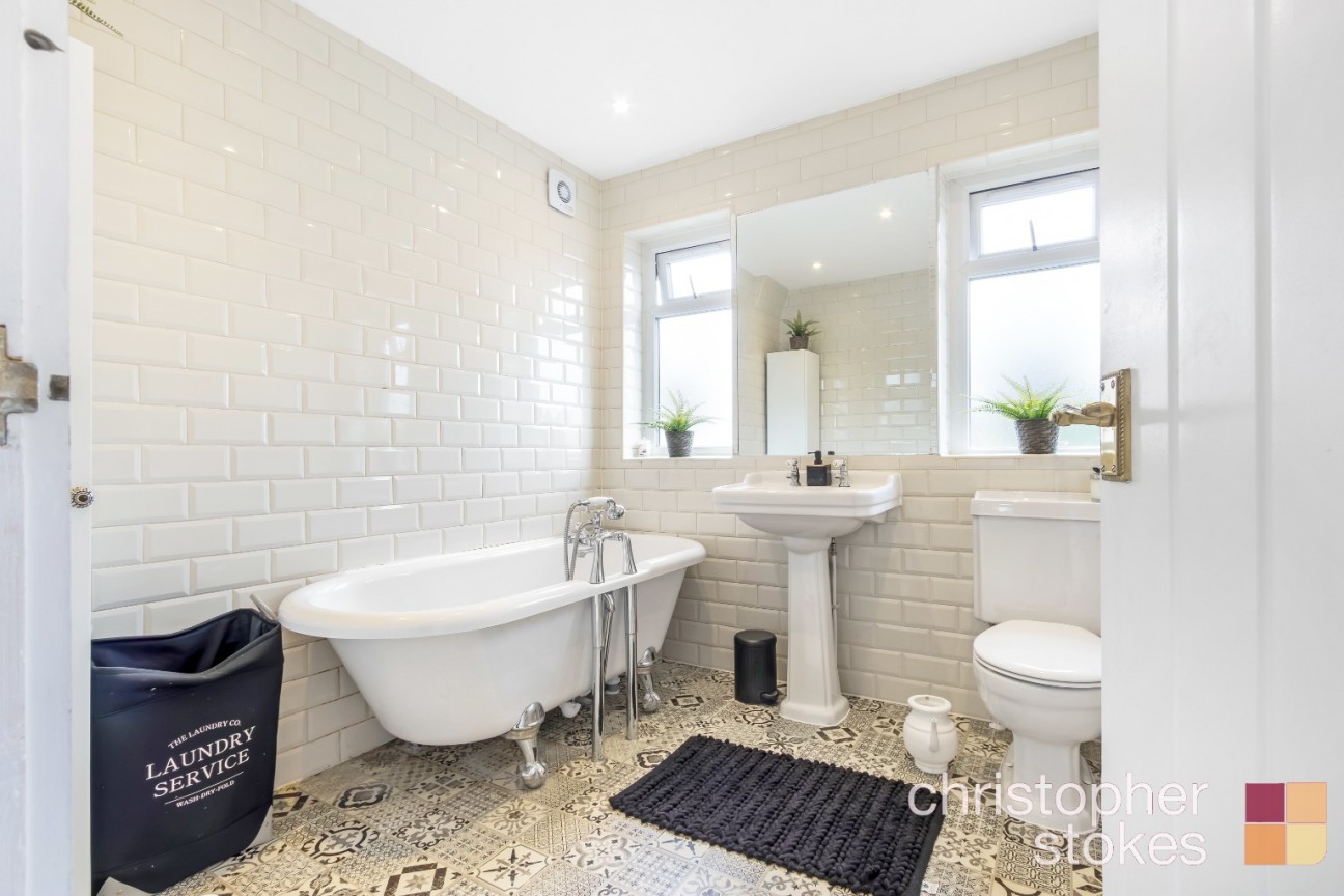 Bullsmoor Way, Waltham Cross, Greater London, EN8 8HN
