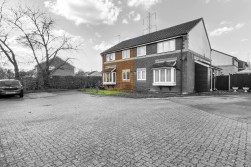 Denny Gate, Cheshunt, Hertfordshire, EN8 0XF