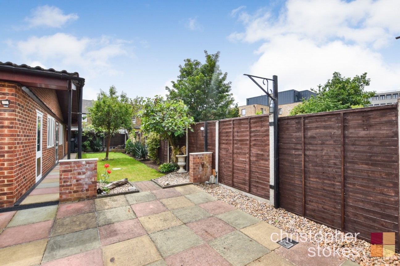 Edinburgh Crescent, Waltham Cross, Hertfordshire, EN8 7QX