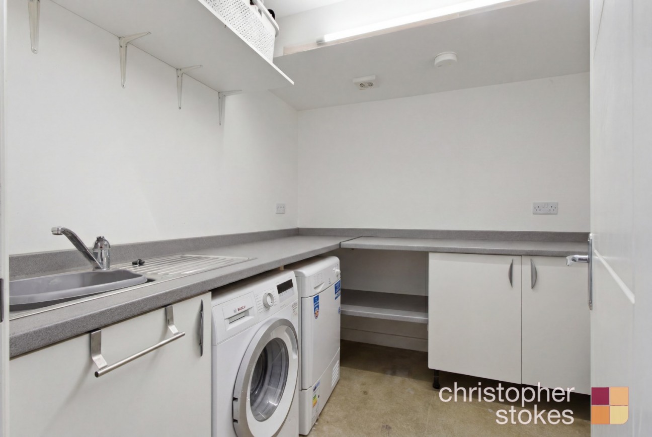 Parrotts Field, Hoddesdon, Hertfordshire, EN11 0QX