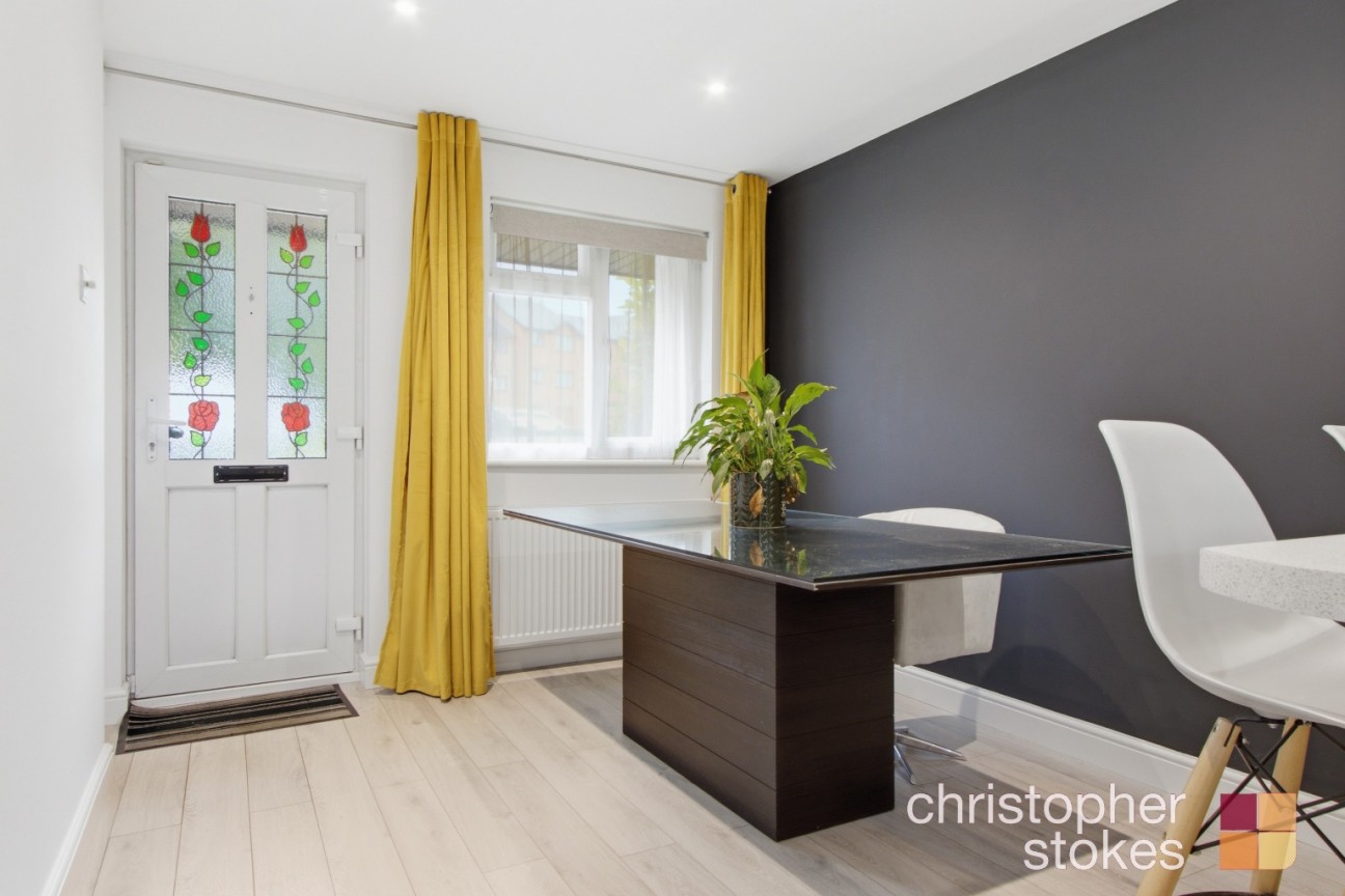 Parrotts Field, Hoddesdon, Hertfordshire, EN11 0QX