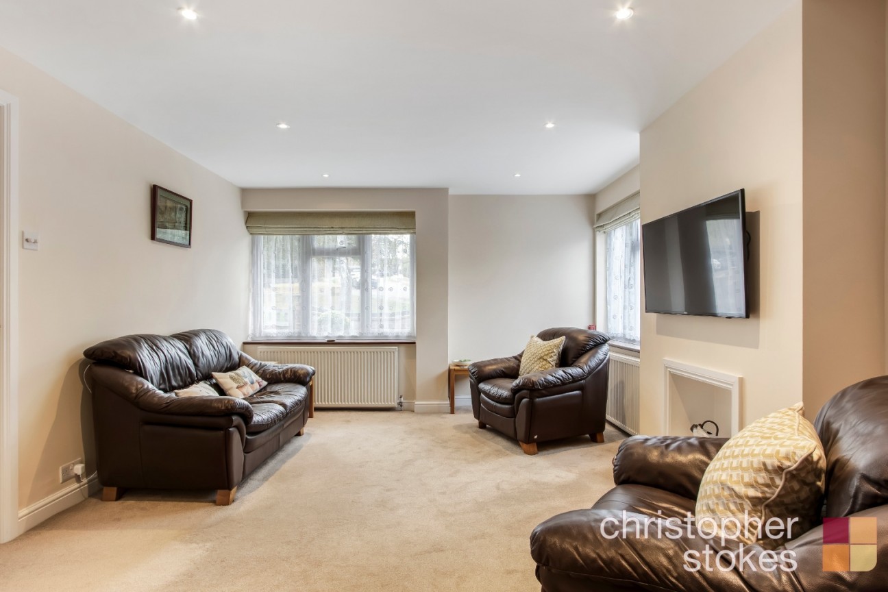 Roselands Avenue, Hoddesdon, Hertfordshire, EN11 9BA