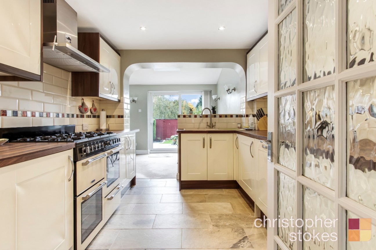 Roselands Avenue, Hoddesdon, Hertfordshire, EN11 9BA