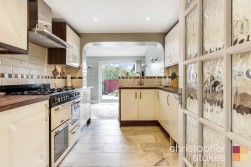 Roselands Avenue, Hoddesdon, Hertfordshire, EN11 9BA