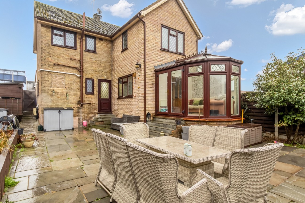 Cadmore Lane, Waltham Cross, EN8 9SA