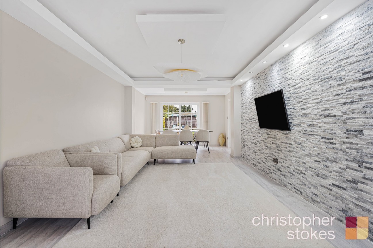 Edinburgh Crescent, Waltham Cross, Hertfordshire, EN8 7QX