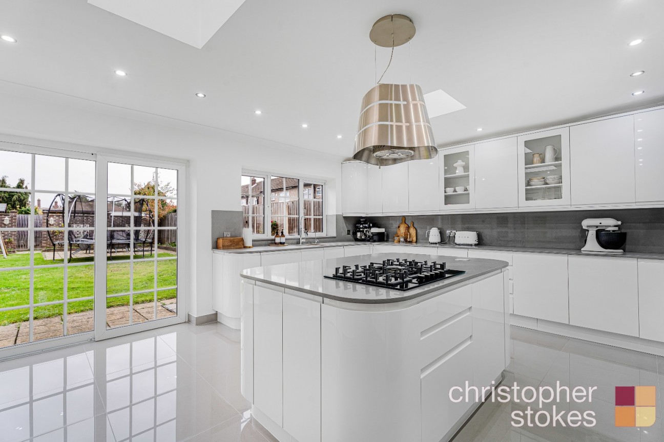 Edinburgh Crescent, Waltham Cross, Hertfordshire, EN8 7QX