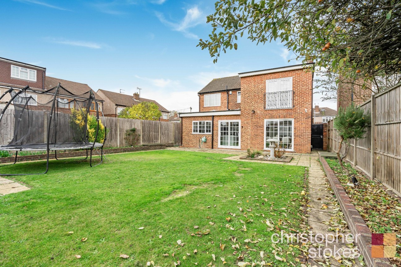 Edinburgh Crescent, Waltham Cross, Hertfordshire, EN8 7QX