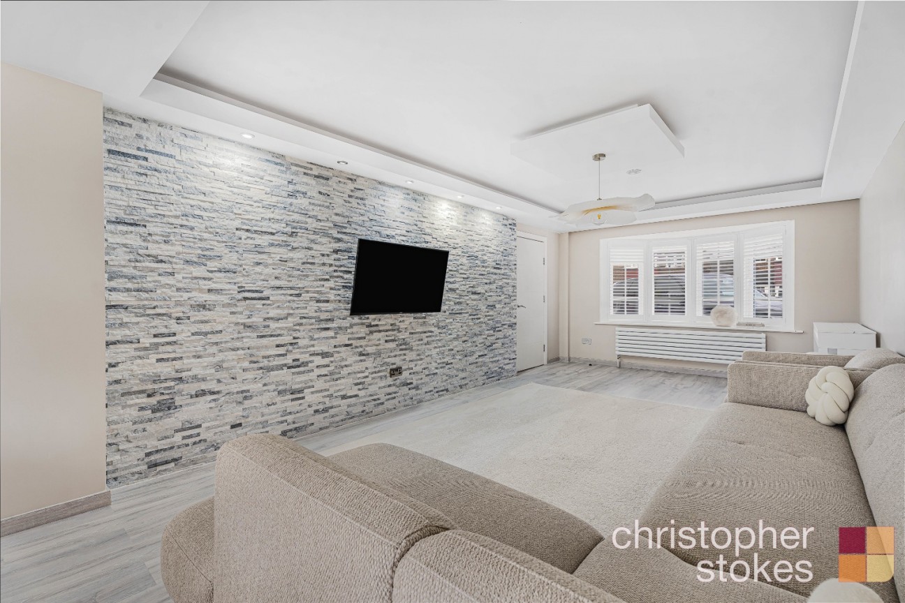 Edinburgh Crescent, Waltham Cross, Hertfordshire, EN8 7QX