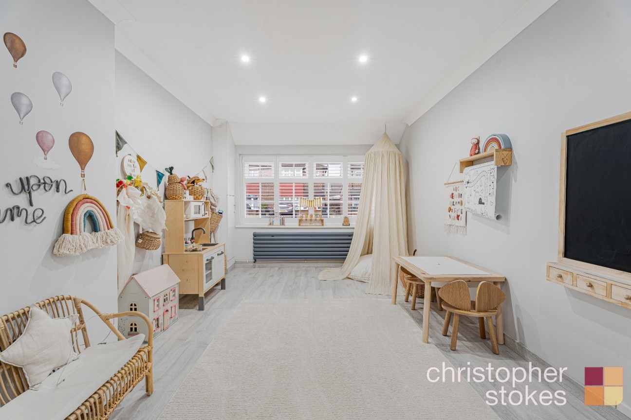 Edinburgh Crescent, Waltham Cross, Hertfordshire, EN8 7QX