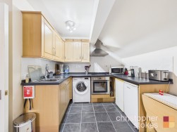 Turners Hill, Cheshunt, Waltham Cross EN8 9DG