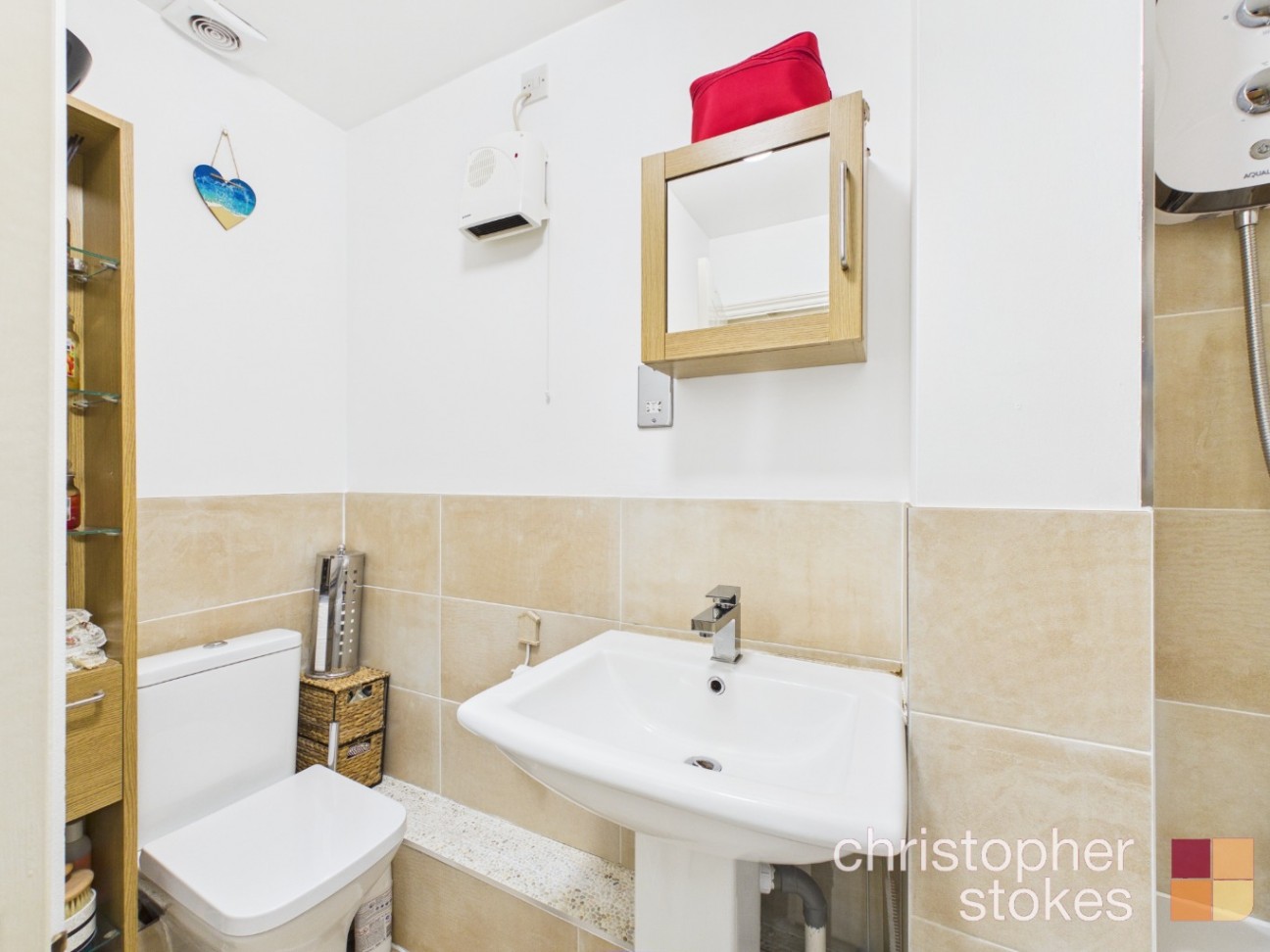 Turners Hill, Cheshunt, Waltham Cross EN8 9DG