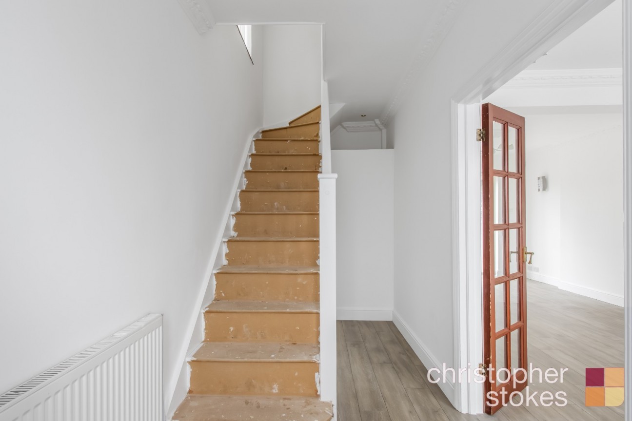 Colvin Gardens, Waltham Cross, EN8 8QZ