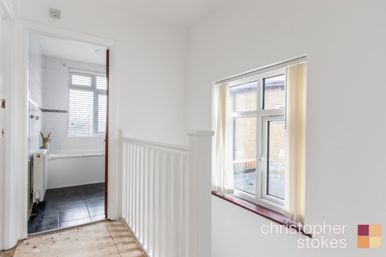 Colvin Gardens, Waltham Cross, EN8 8QZ