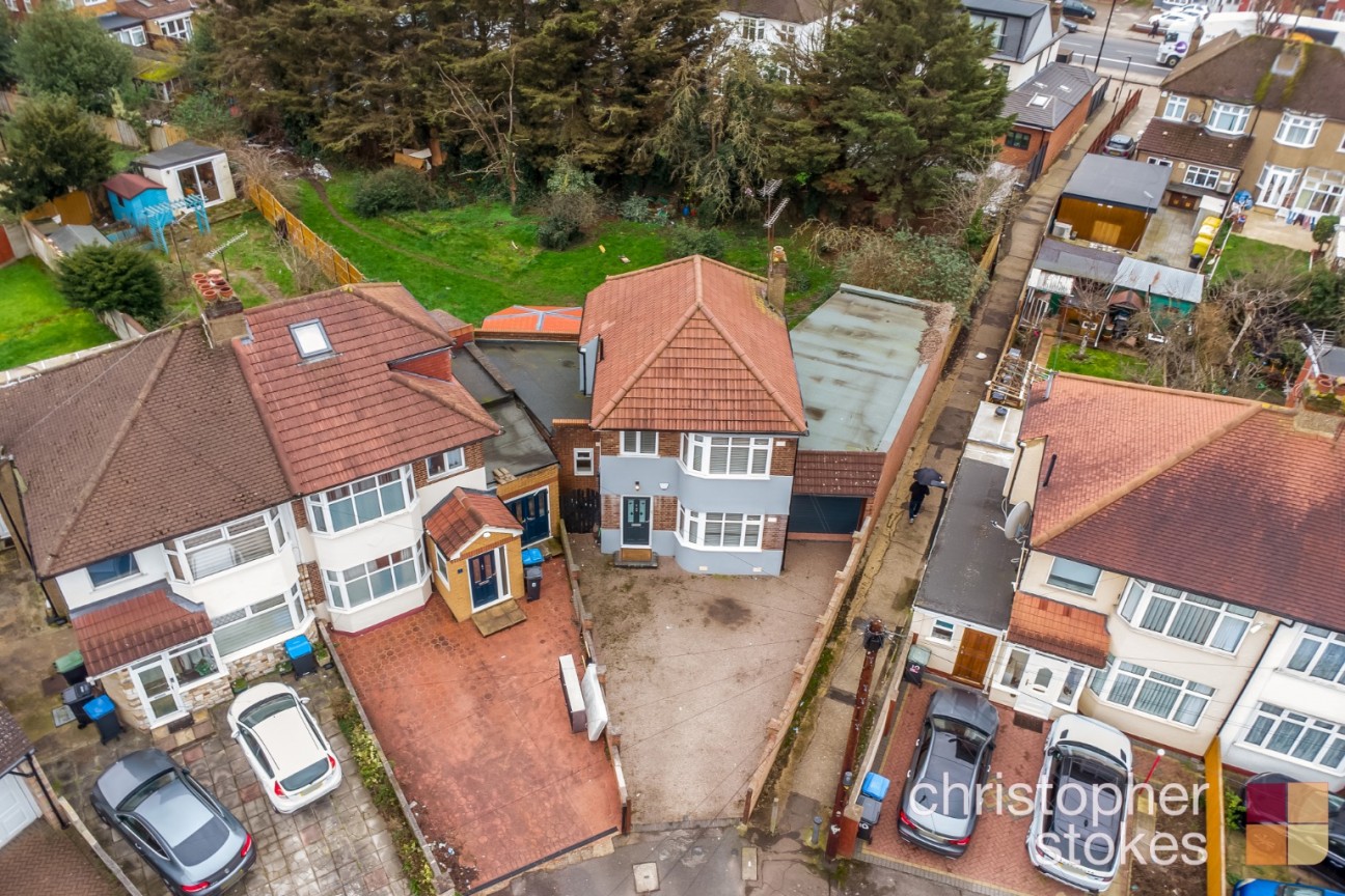 Colvin Gardens, Waltham Cross, EN8 8QZ