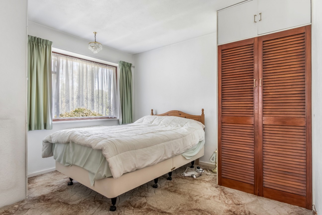 High Wood Road, Hoddesdon, Hertfordshire EN11 9AP