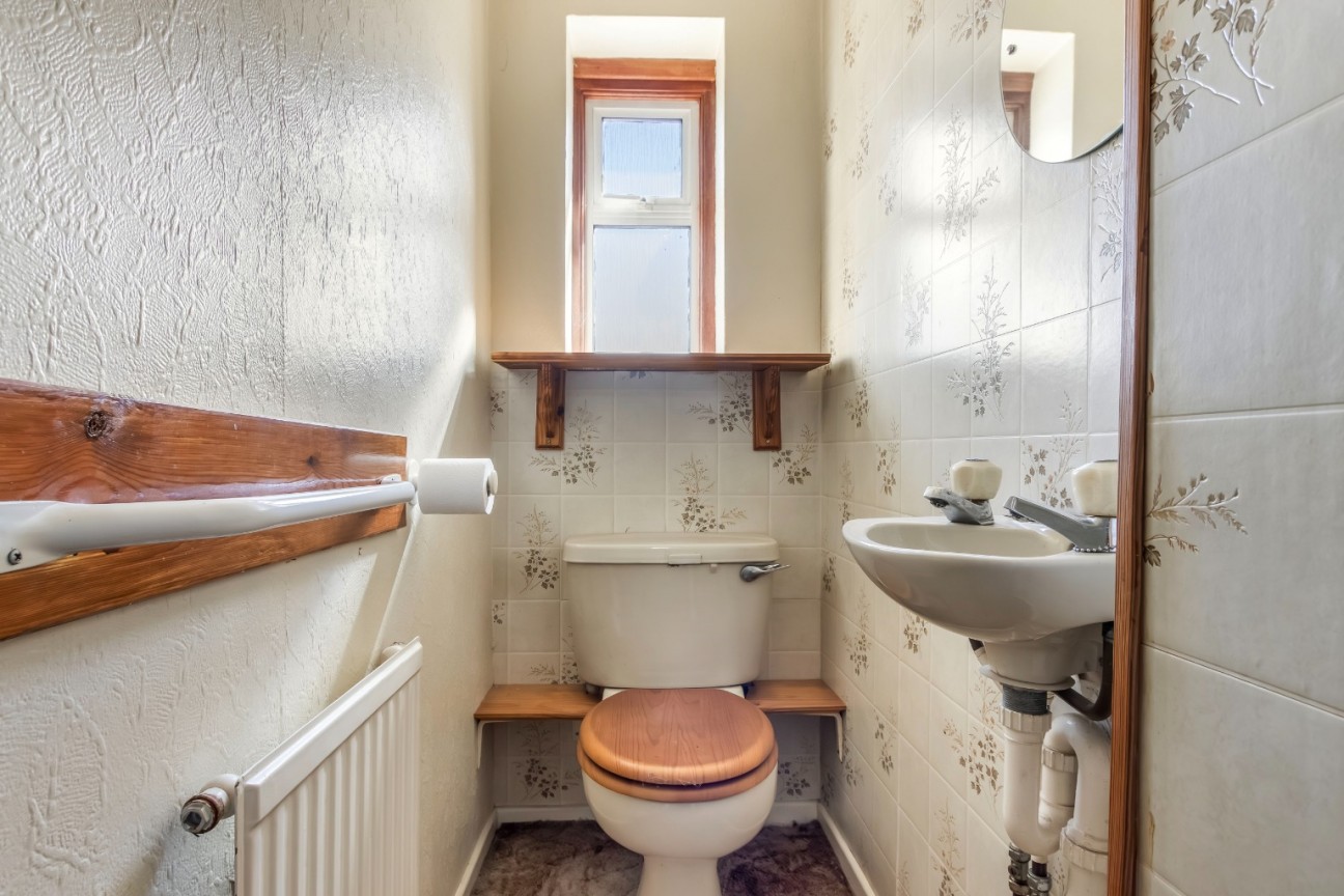 High Wood Road, Hoddesdon, Hertfordshire EN11 9AP