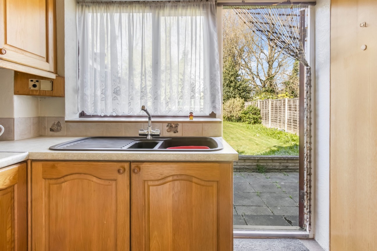 High Wood Road, Hoddesdon, Hertfordshire EN11 9AP