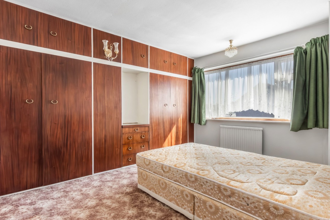 High Wood Road, Hoddesdon, Hertfordshire EN11 9AP